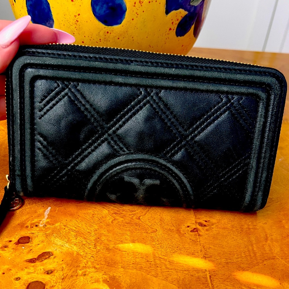 Tory Burch Zippy Wallet